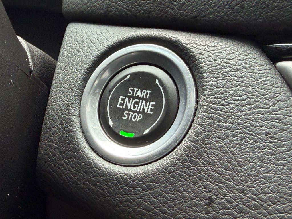 Used 2024 Cadillac XT4 Premium Luxury FWD image 30