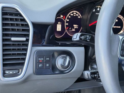 Certified 2023 Porsche Cayenne Platinum Edition image 24