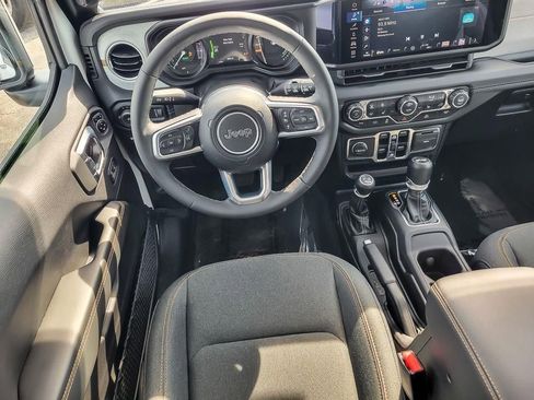 Used 2025 Jeep Wrangler Unlimited Sahara AWD/4WD image 11