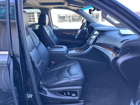 Used 2017 Cadillac Escalade Premium Luxury image 21