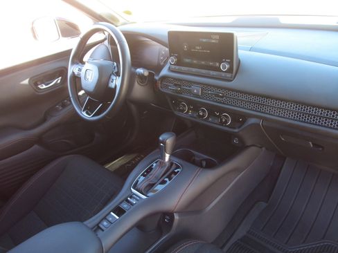 Used 2025 Honda HR-V Sport image 9