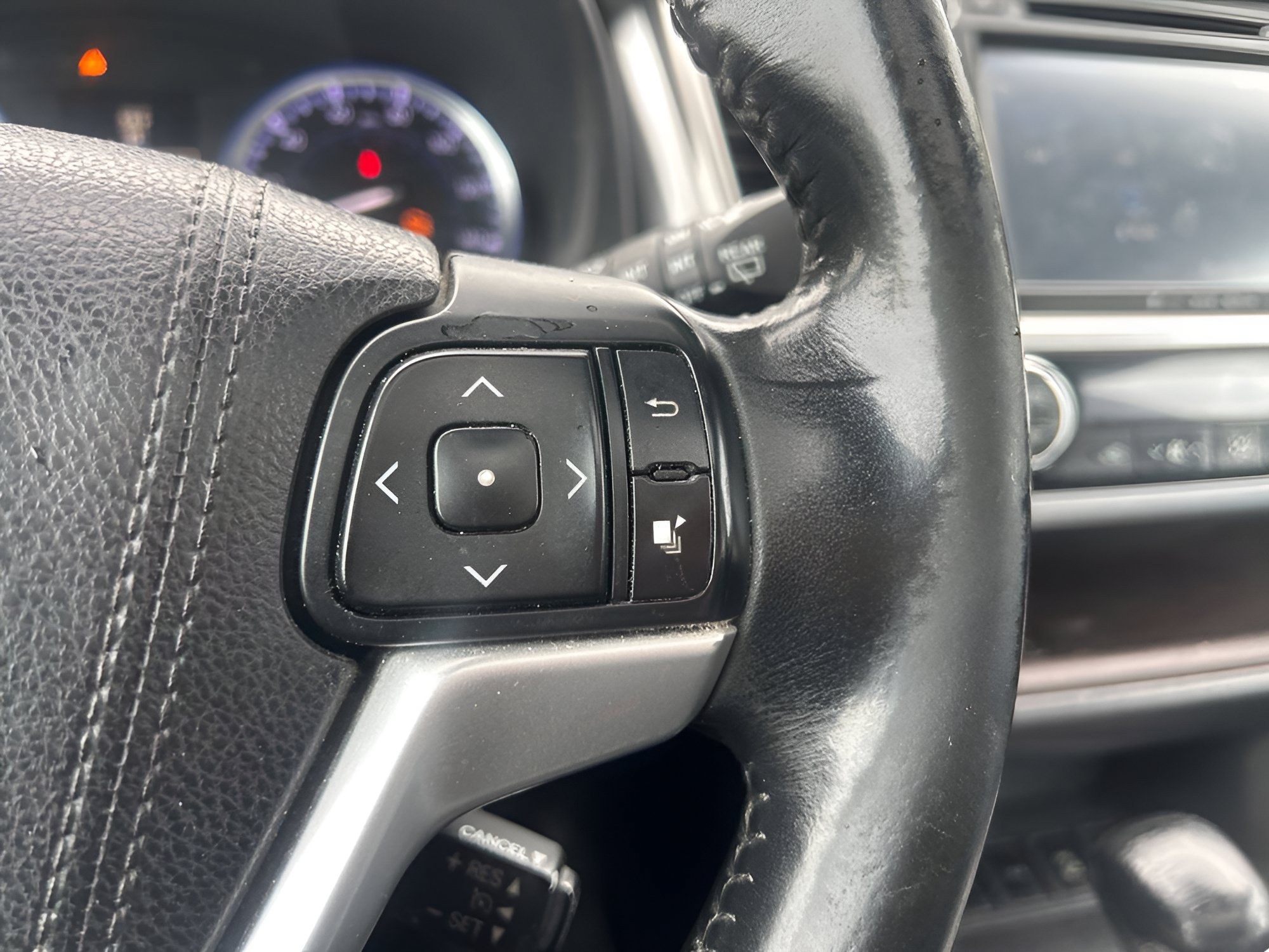 Used 2016 Toyota Highlander XLE AWD/4WD image 25