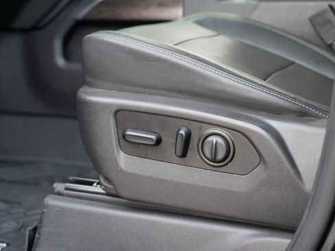 Used 2020 Chevrolet Silverado 1500 LTZ w/ LTZ Premium Package image 16