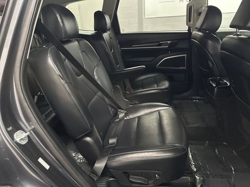 Used 2023 Kia Telluride S AWD/4WD image 21