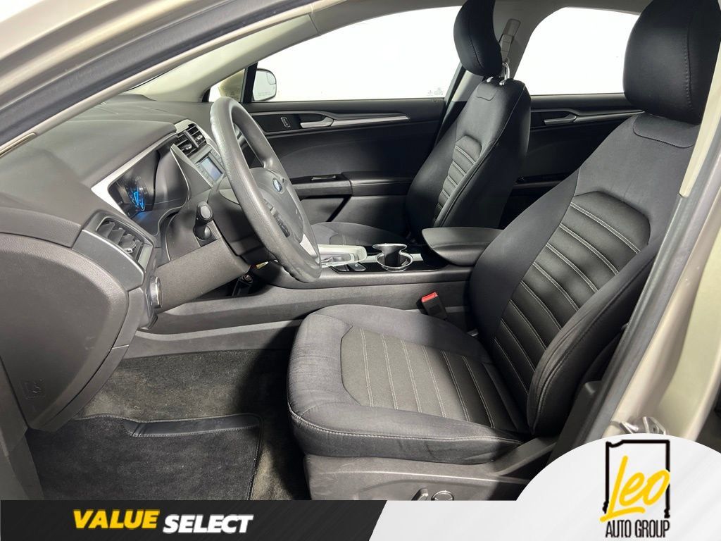 Used 2015 Ford Fusion SE FWD image 13