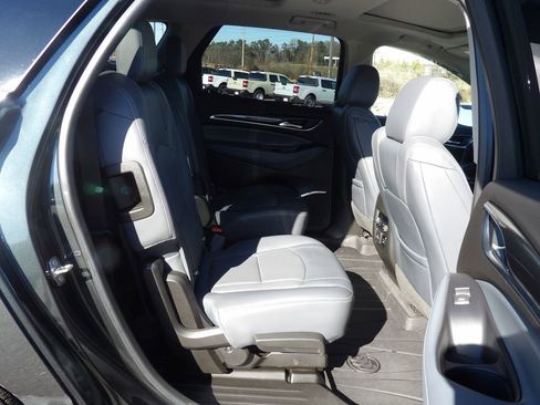 Used 2018 Buick Enclave Premium w/ Experience Buick Package image 8