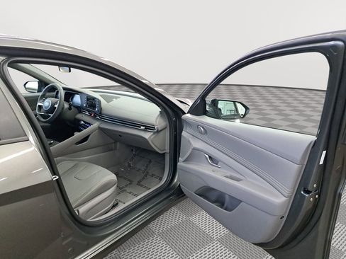 New 2025 Hyundai Elantra Sport image 17