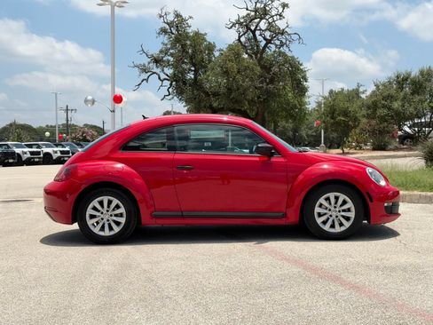 Used 2015 Volkswagen Beetle 1.8T Classic FWD image 4