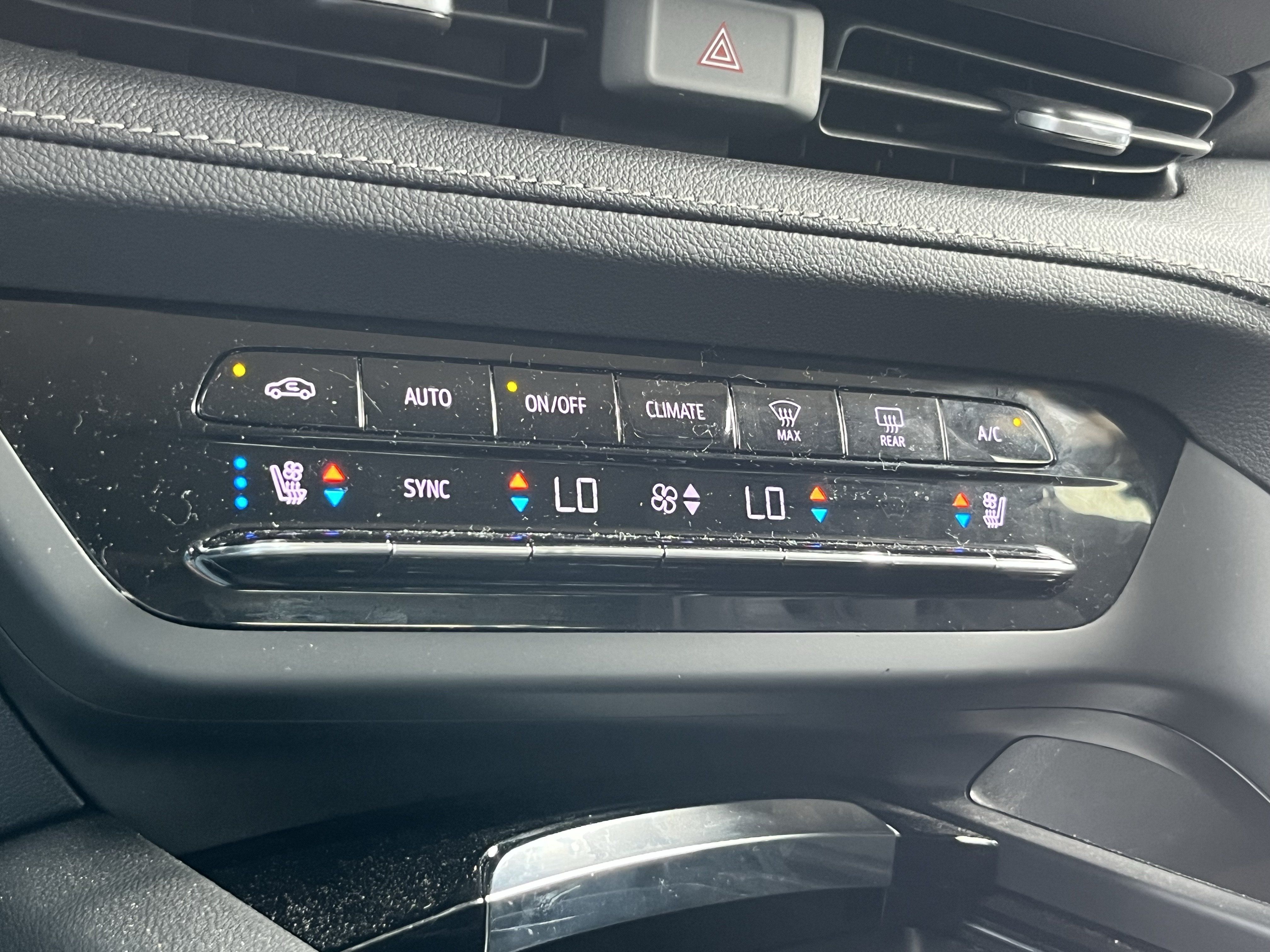 Used 2023 Buick Envision Avenir AWD/4WD image 32