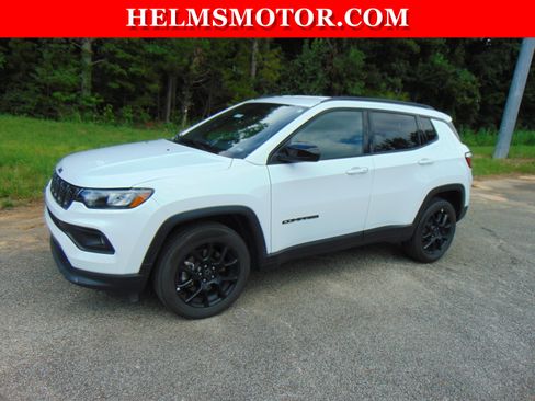 Certified 2025 Jeep Compass Latitude w/ Convenience Group AWD/4WD image 6
