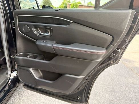 Used 2025 Honda Pilot Black Edition image 16