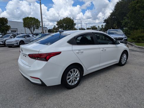 Used 2021 Hyundai Accent SEL FWD image 4