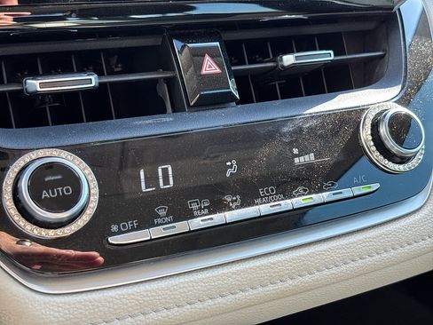 Used 2020 Toyota Corolla XLE FWD image 27