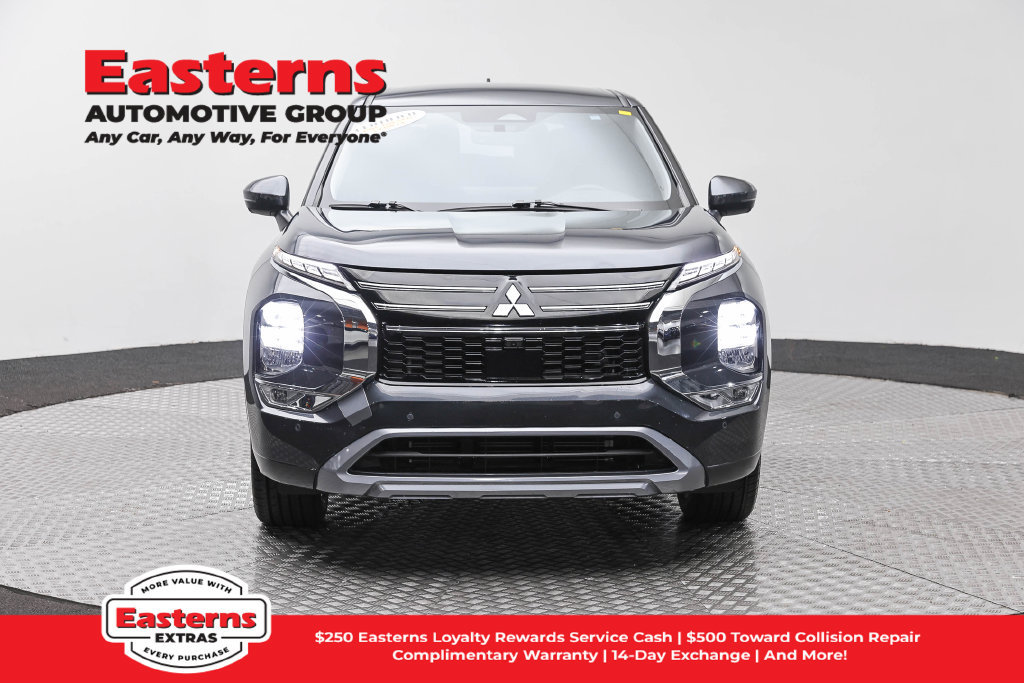 Used 2025 Mitsubishi Outlander SE FWD image 3