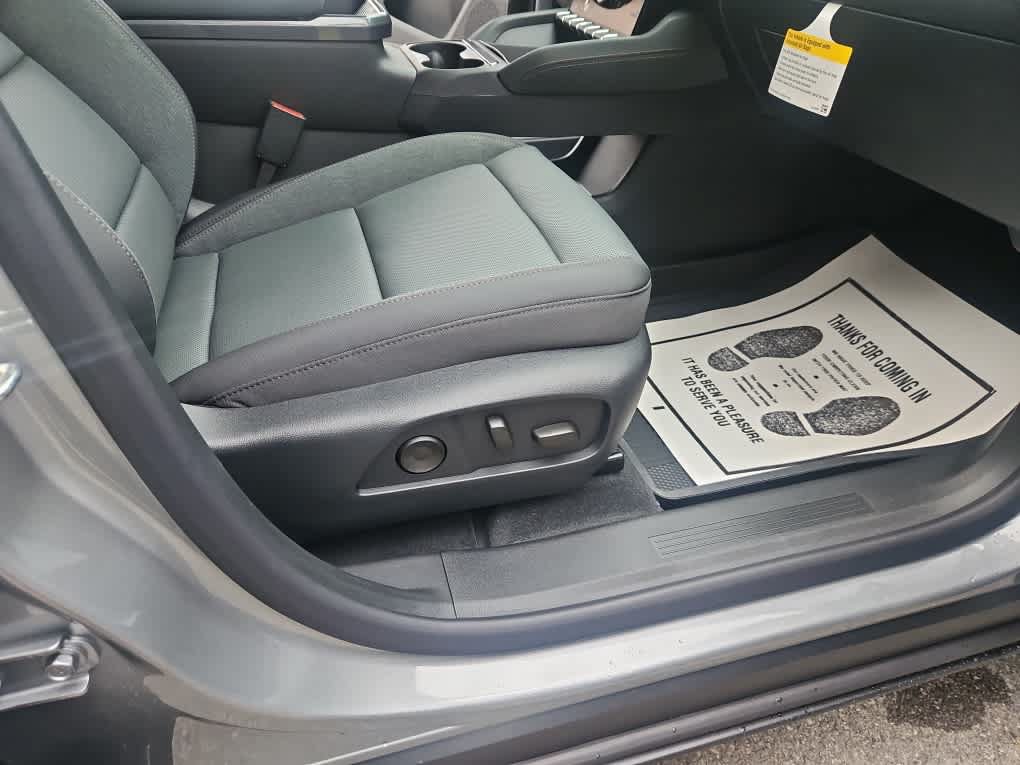 New 2027 GMC Terrain AT4 w/ Convenience Package III AWD/4WD image 22