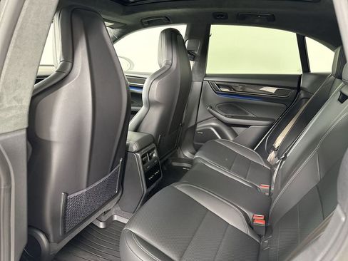 Certified 2025 Porsche Macan Turbo Electric AWD/4WD image 27