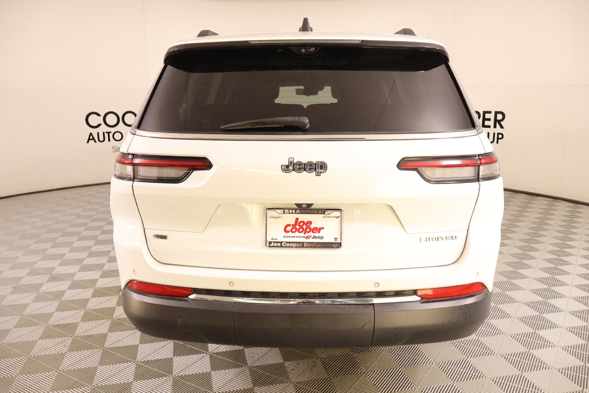 Used 2022 Jeep Grand Cherokee L Limited w/ Luxury Tech Group II RWD image 25