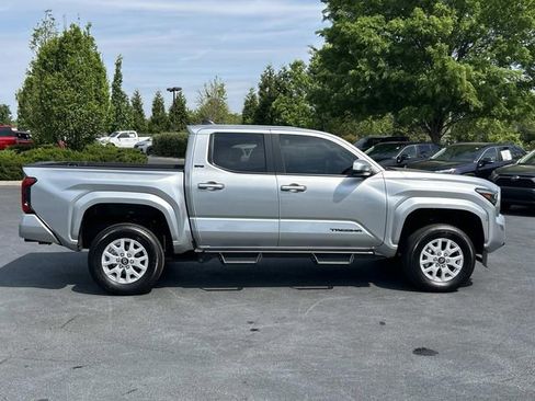 Used 2025 Toyota Tacoma SR5 image 3