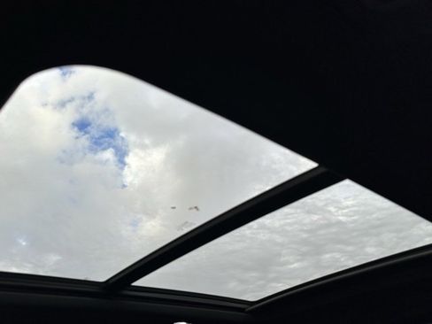 Used 2024 Chevrolet Tahoe Premier w/ Advanced Technology Package image 10