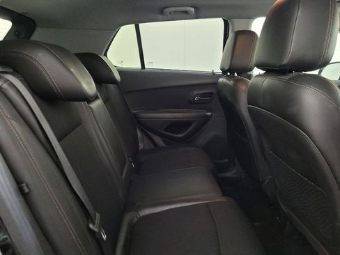 Used 2020 Chevrolet Trax LT w/ LT Convenience Package AWD/4WD image 19