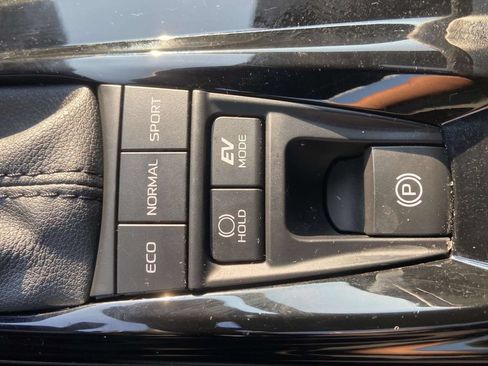 Used 2025 Toyota Camry XSE FWD image 32