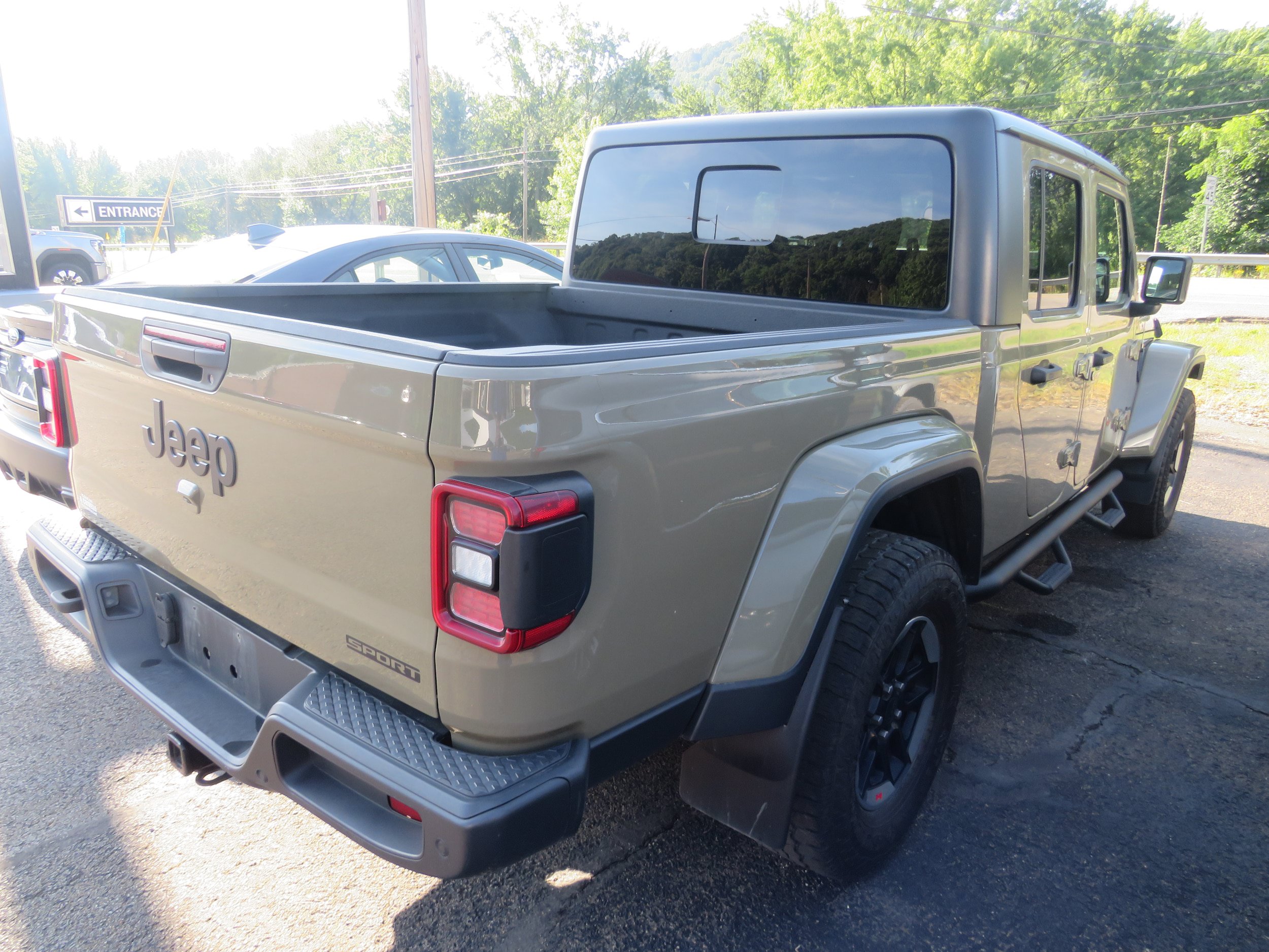 Used 2020 Jeep Gladiator Sport w/ Quick Order Package 24S AWD/4WD image 6