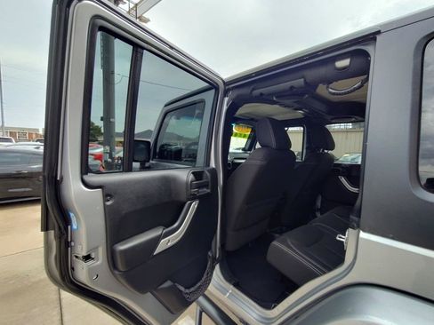 Used 2014 Jeep Wrangler Unlimited Sahara w/ Max Tow Package AWD/4WD image 38