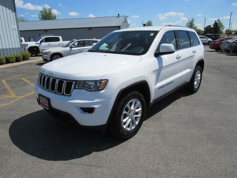 Used 2021 Jeep Grand Cherokee Laredo AWD/4WD image 1