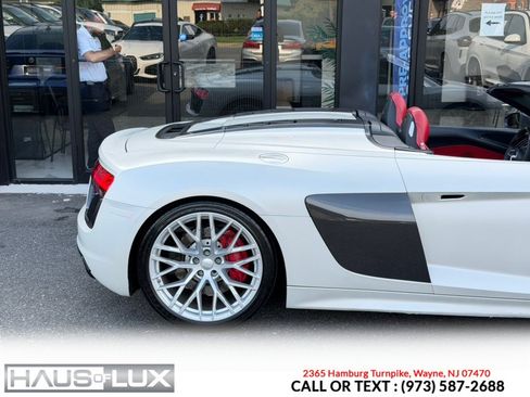 Used 2017 Audi R8 V10 w/ Carbon Exterior Package AWD/4WD image 19