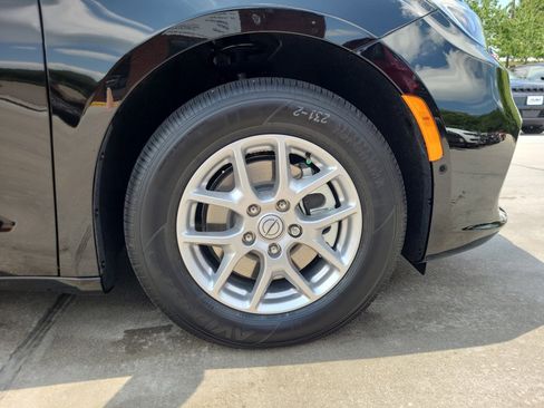 New 2025 Chrysler Pacifica Select image 25