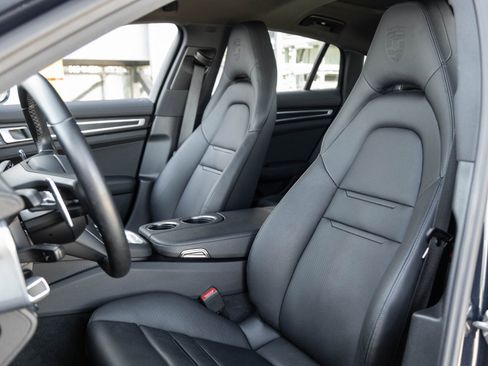 Used 2023 Porsche Panamera 4 Platinum Edition image 5
