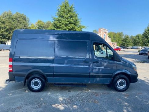 Used 2018 Mercedes-Benz Sprinter 2500 image 4