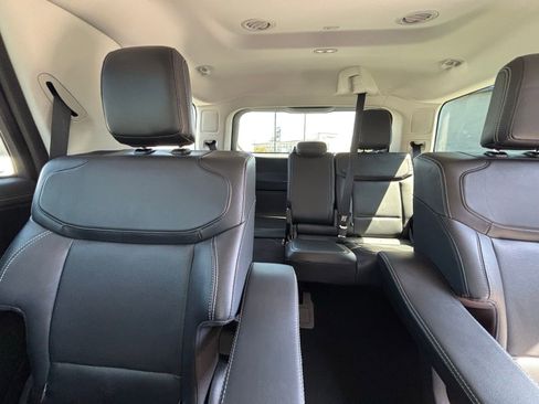 Used 2025 Ford Expedition Platinum AWD/4WD image 25