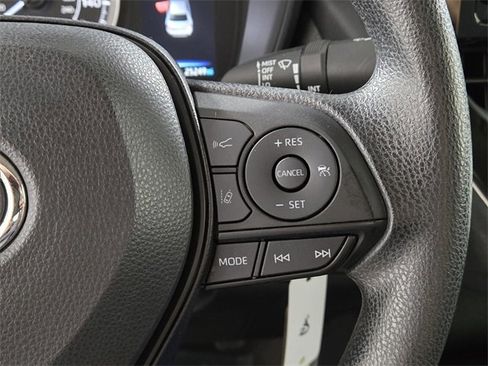 Used 2022 Toyota Corolla LE image 32