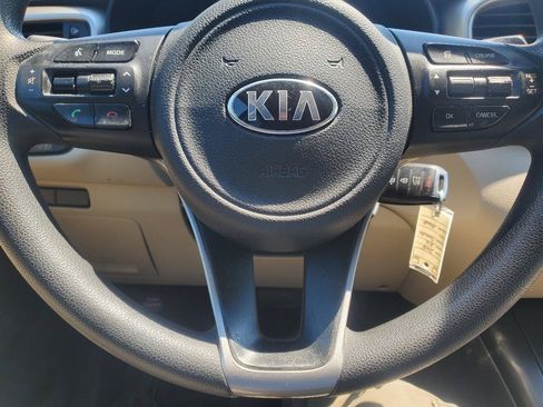 Used 2018 Kia Sorento FWD image 17