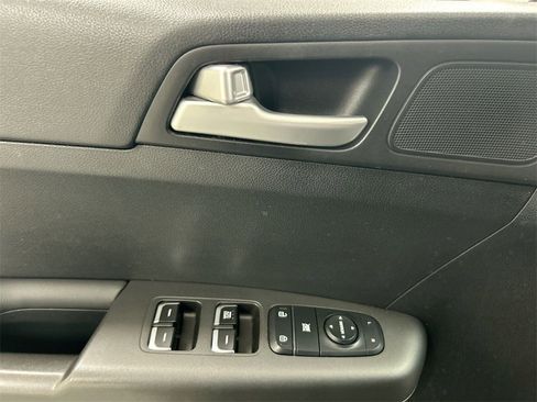 Used 2020 Kia Sportage LX image 11