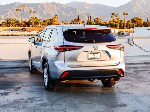 Used 2024 Toyota Highlander LE image 7