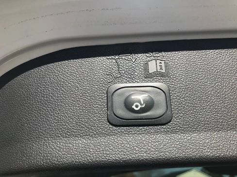 Used 2018 Ford Escape SEL w/ Ford Safe & Smart Package image 37