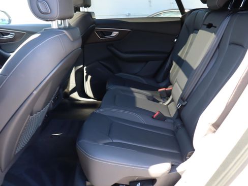 Used 2020 Audi Q8 Premium image 23