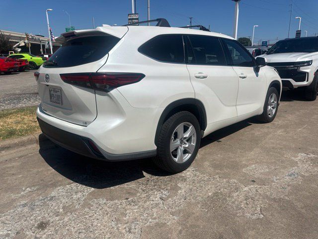 Used 2021 Toyota Highlander LE FWD image 5