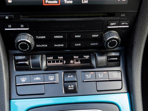 Used 2020 Porsche 718 Cayman image 17