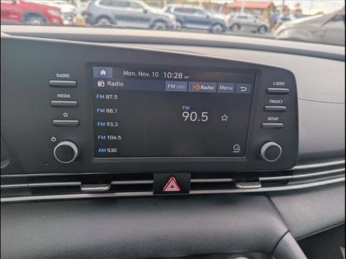 Used 2023 Hyundai Elantra SE image 14