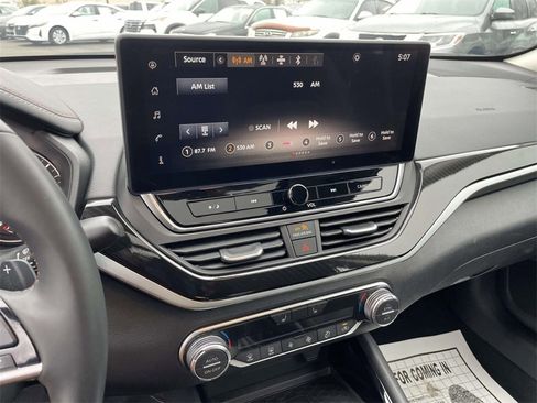 Used 2025 Nissan Altima 2.5 SR w/ SR Premium Package image 24