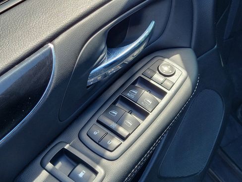Used 2016 Dodge Grand Caravan SXT FWD image 22