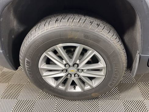 Used 2023 Chevrolet Traverse LT image 15