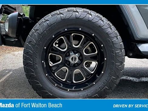 Used 2020 Jeep Gladiator Overland w/ LED Lighting Group AWD/4WD image 35