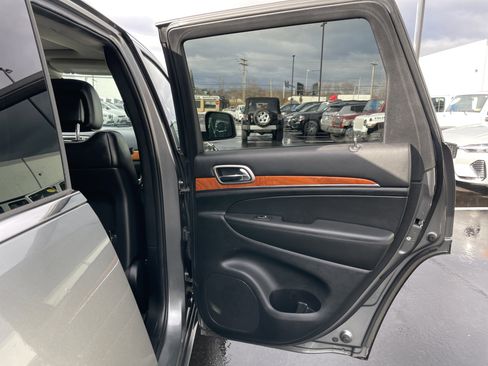 Used 2013 Jeep Grand Cherokee Overland image 16