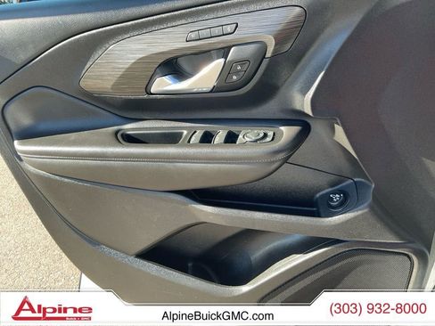 Used 2023 GMC Terrain SLT image 18