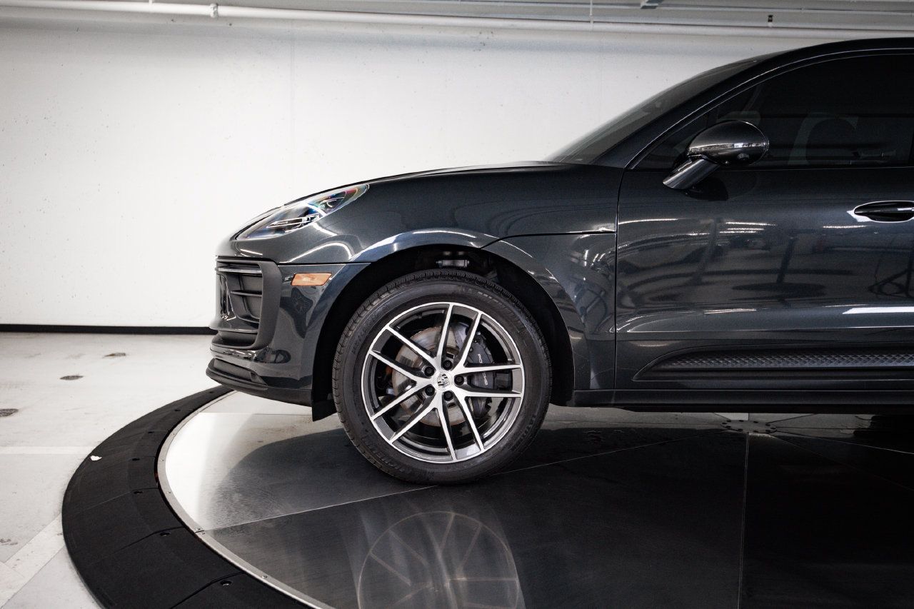 Certified 2024 Porsche Macan AWD/4WD image 11