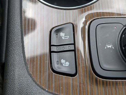 Used 2023 GMC Acadia SLE w/ Driver Convenience Package FWD image 20